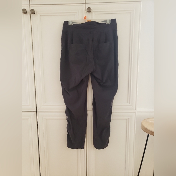 Lululemon street to studio ll pants sz 8 - Picture 3 of 7